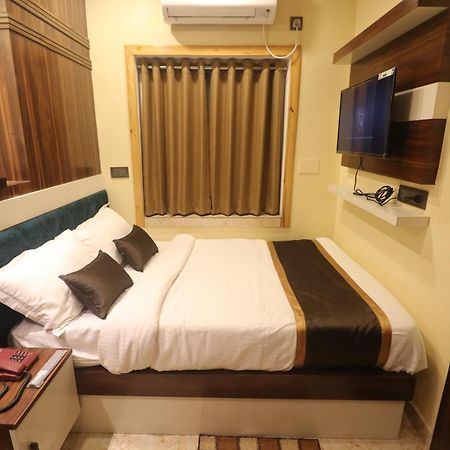 Mohar Residency Hotel Calcutta Buitenkant foto