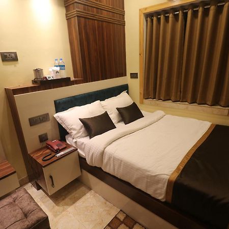 Mohar Residency Hotel Calcutta Buitenkant foto