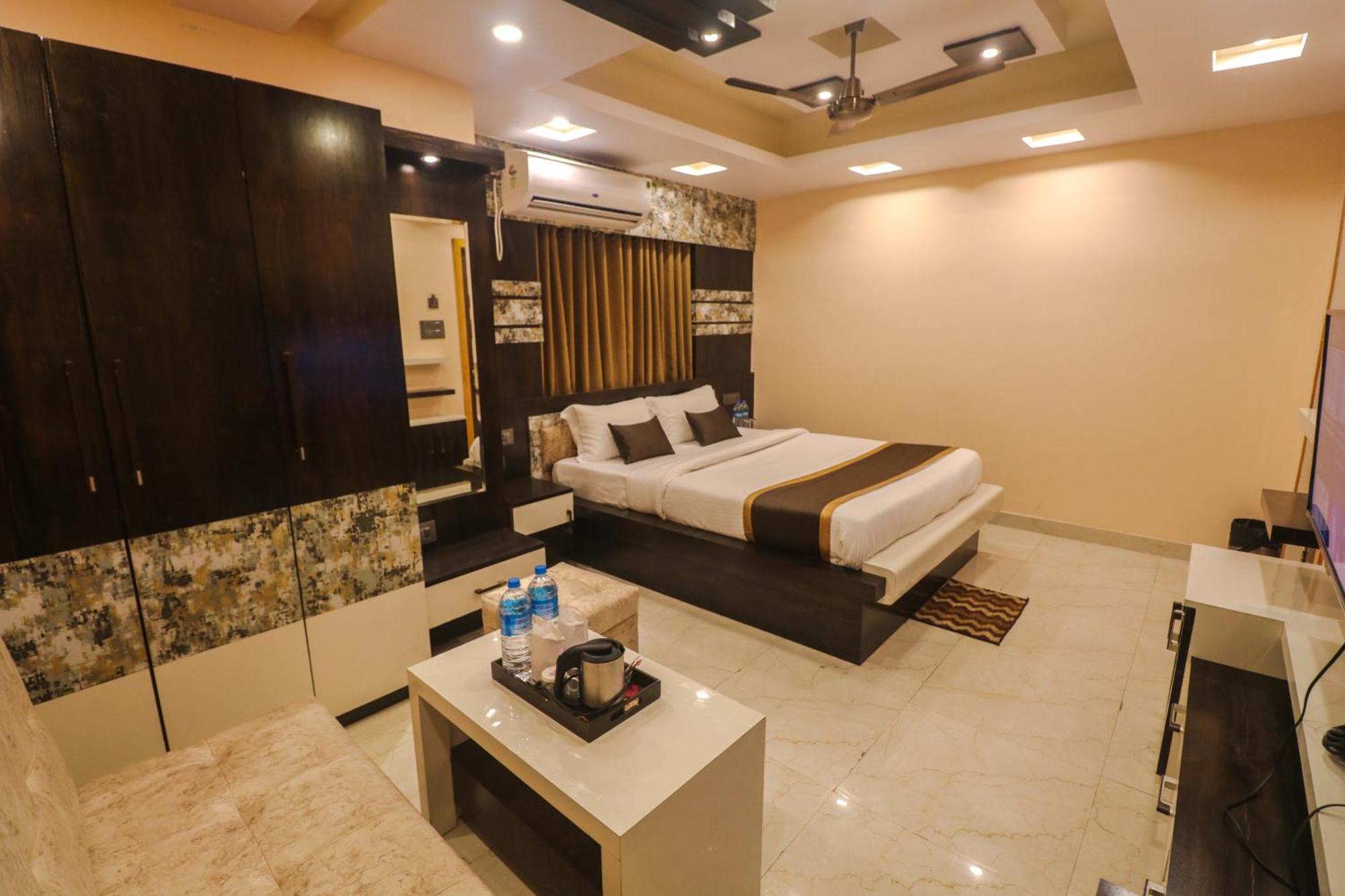 Mohar Residency Hotel Calcutta Buitenkant foto