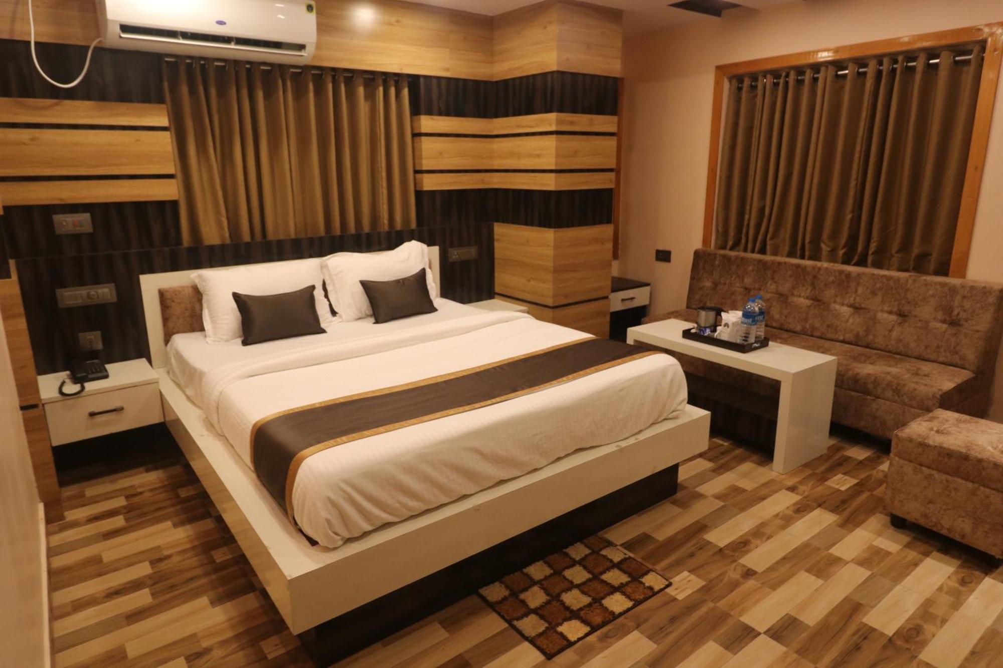 Mohar Residency Hotel Calcutta Buitenkant foto