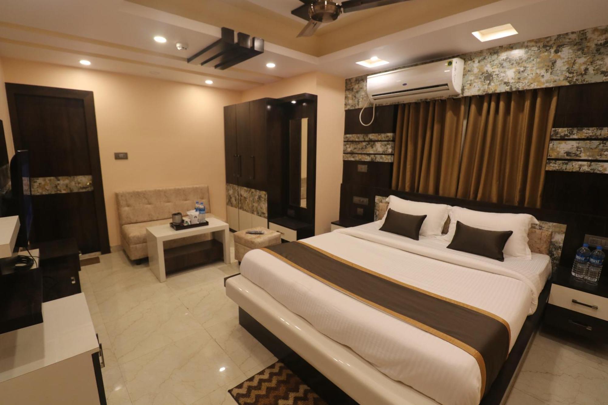 Mohar Residency Hotel Calcutta Buitenkant foto