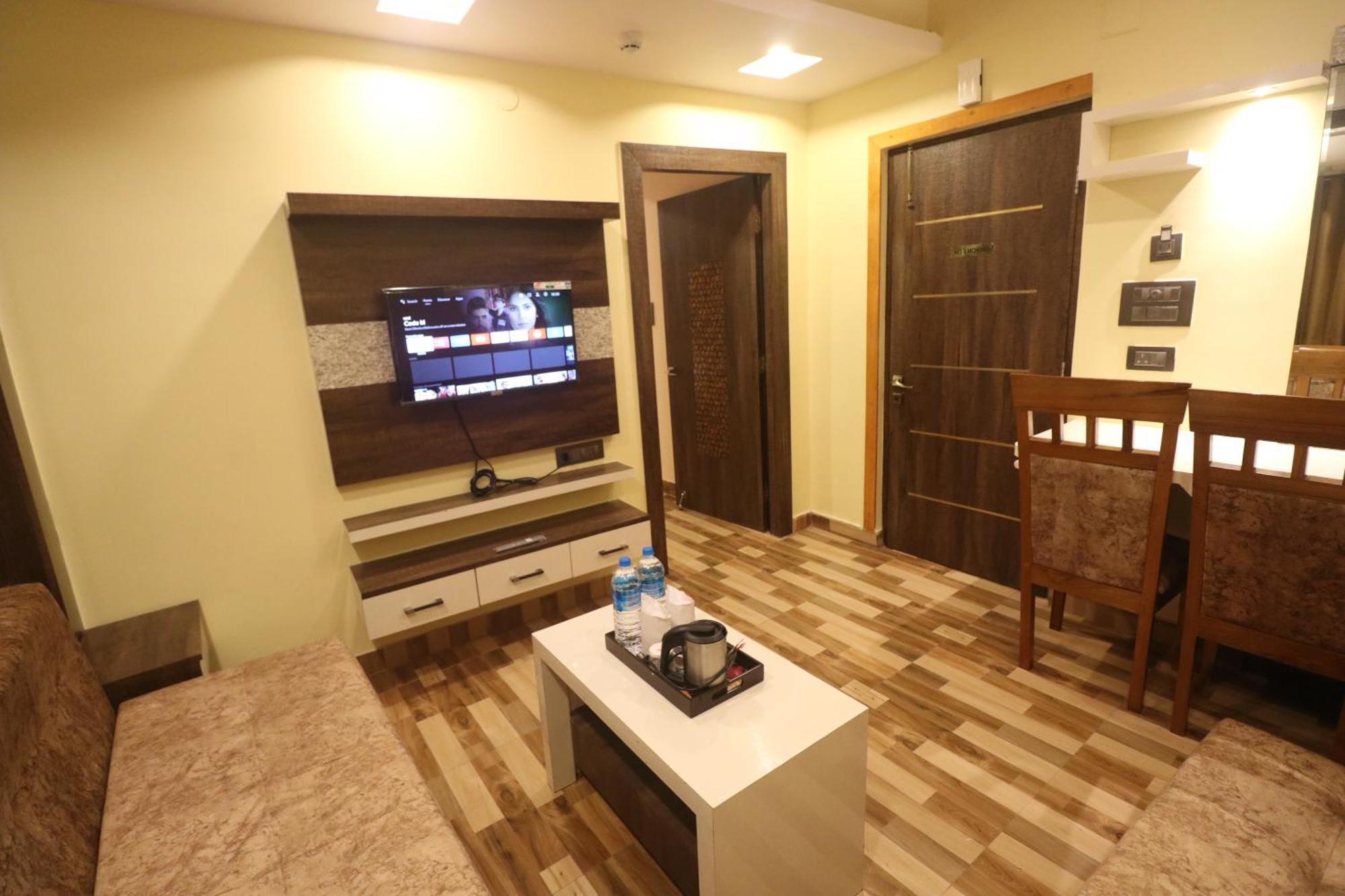 Mohar Residency Hotel Calcutta Buitenkant foto