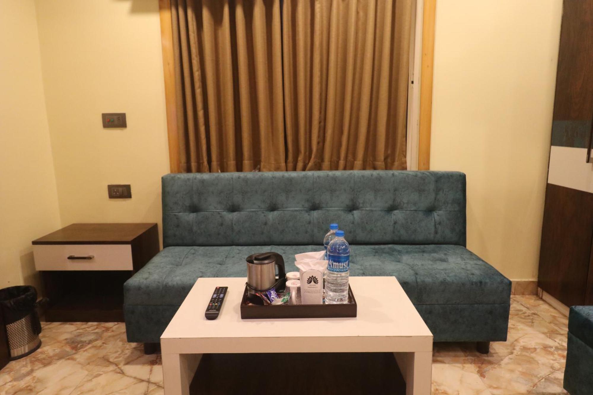 Mohar Residency Hotel Calcutta Buitenkant foto