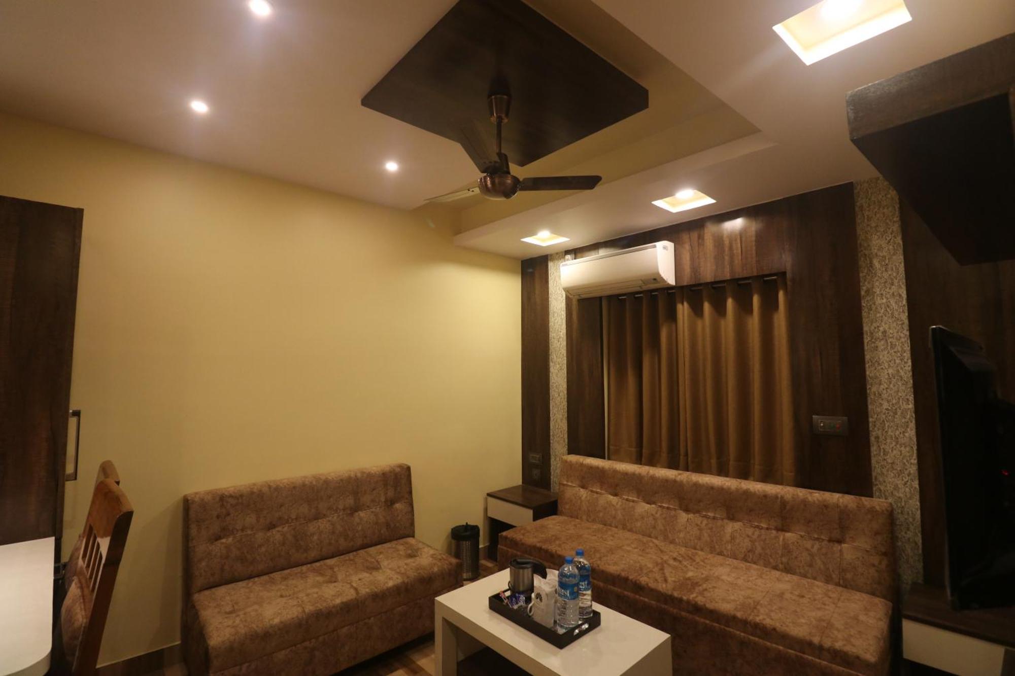 Mohar Residency Hotel Calcutta Buitenkant foto