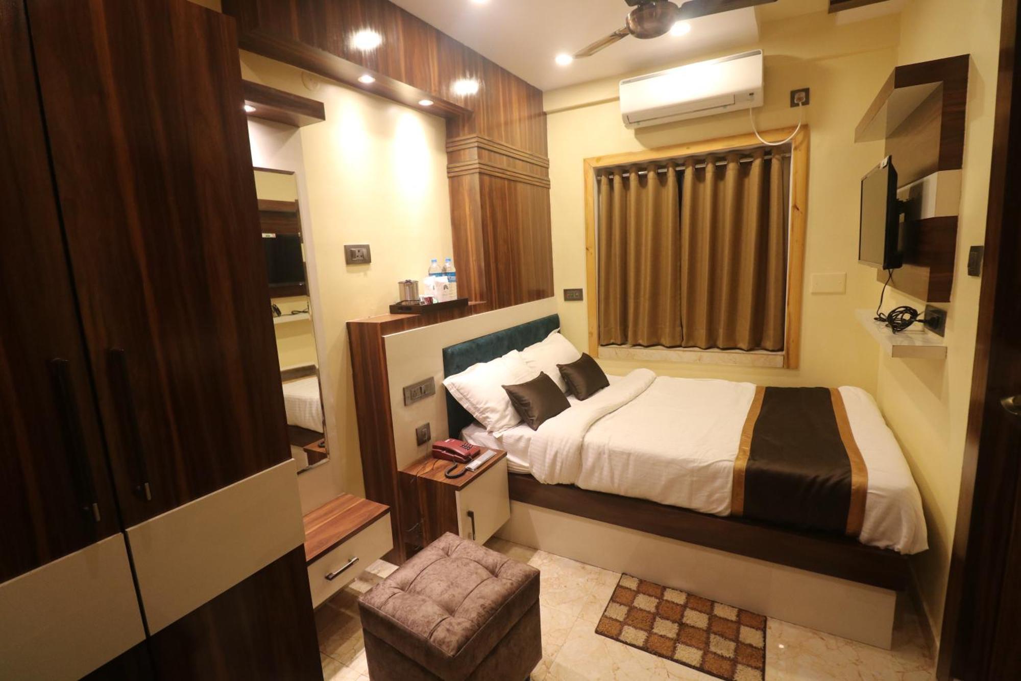 Mohar Residency Hotel Calcutta Buitenkant foto