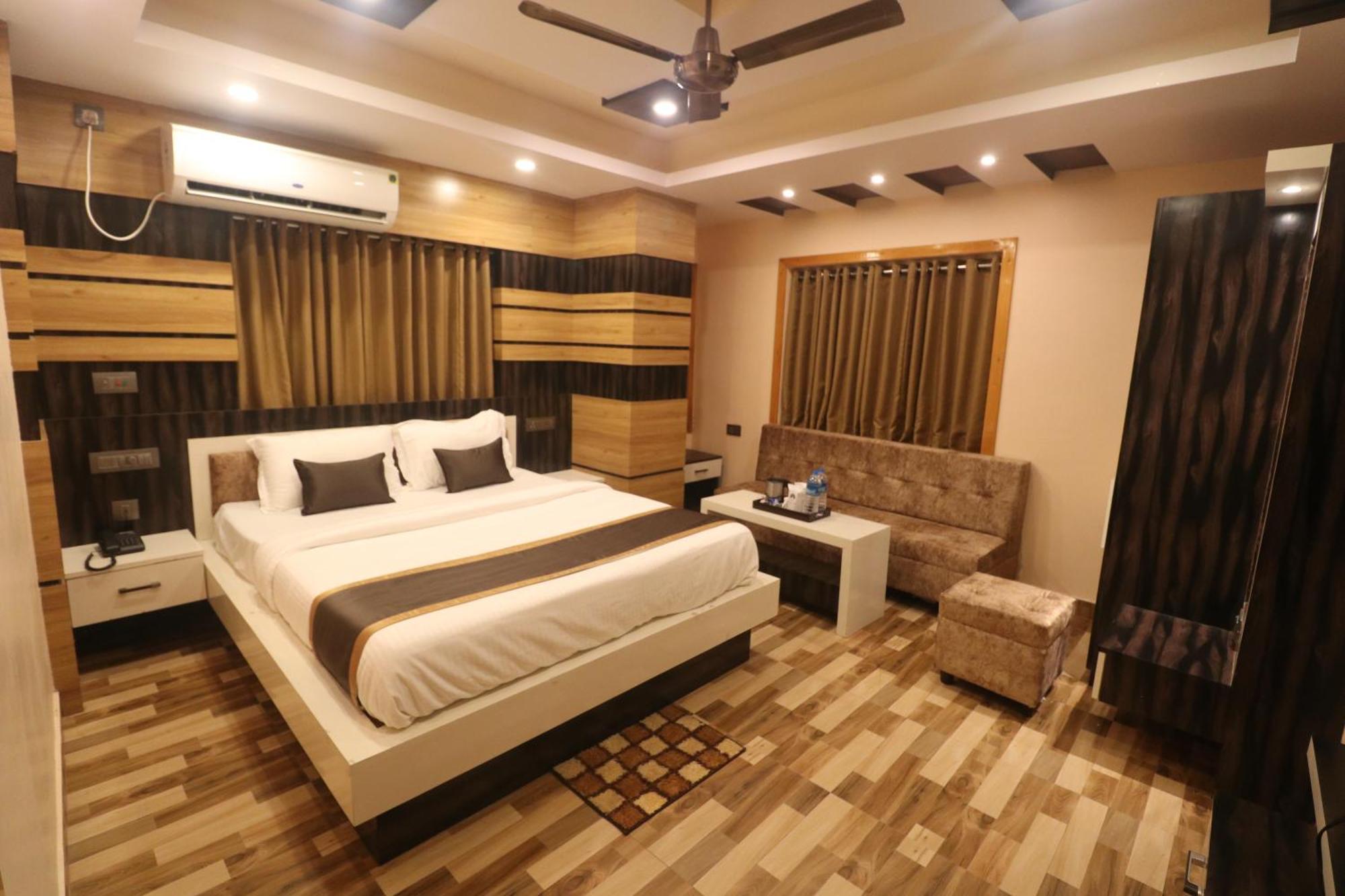 Mohar Residency Hotel Calcutta Buitenkant foto