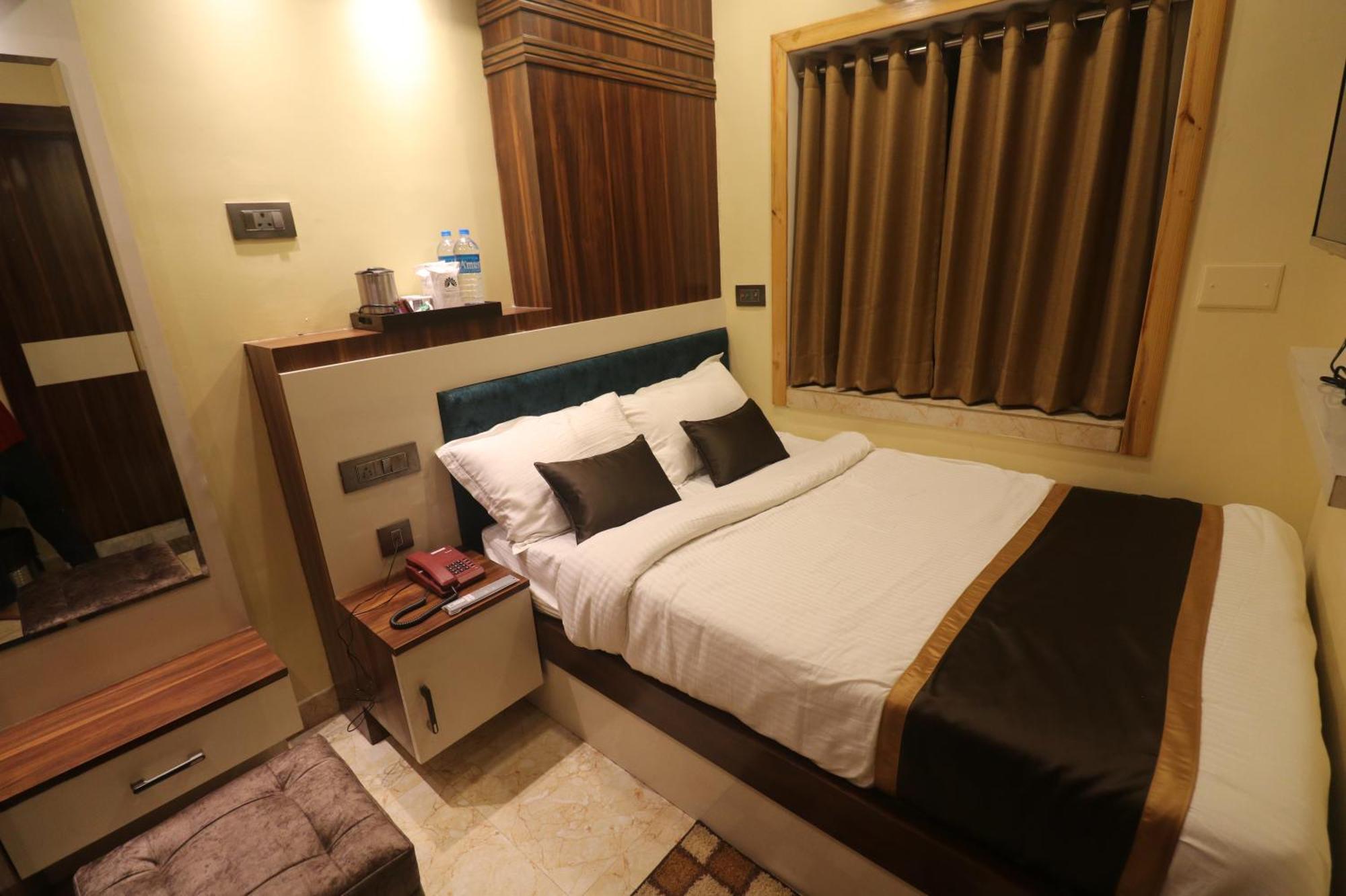 Mohar Residency Hotel Calcutta Buitenkant foto