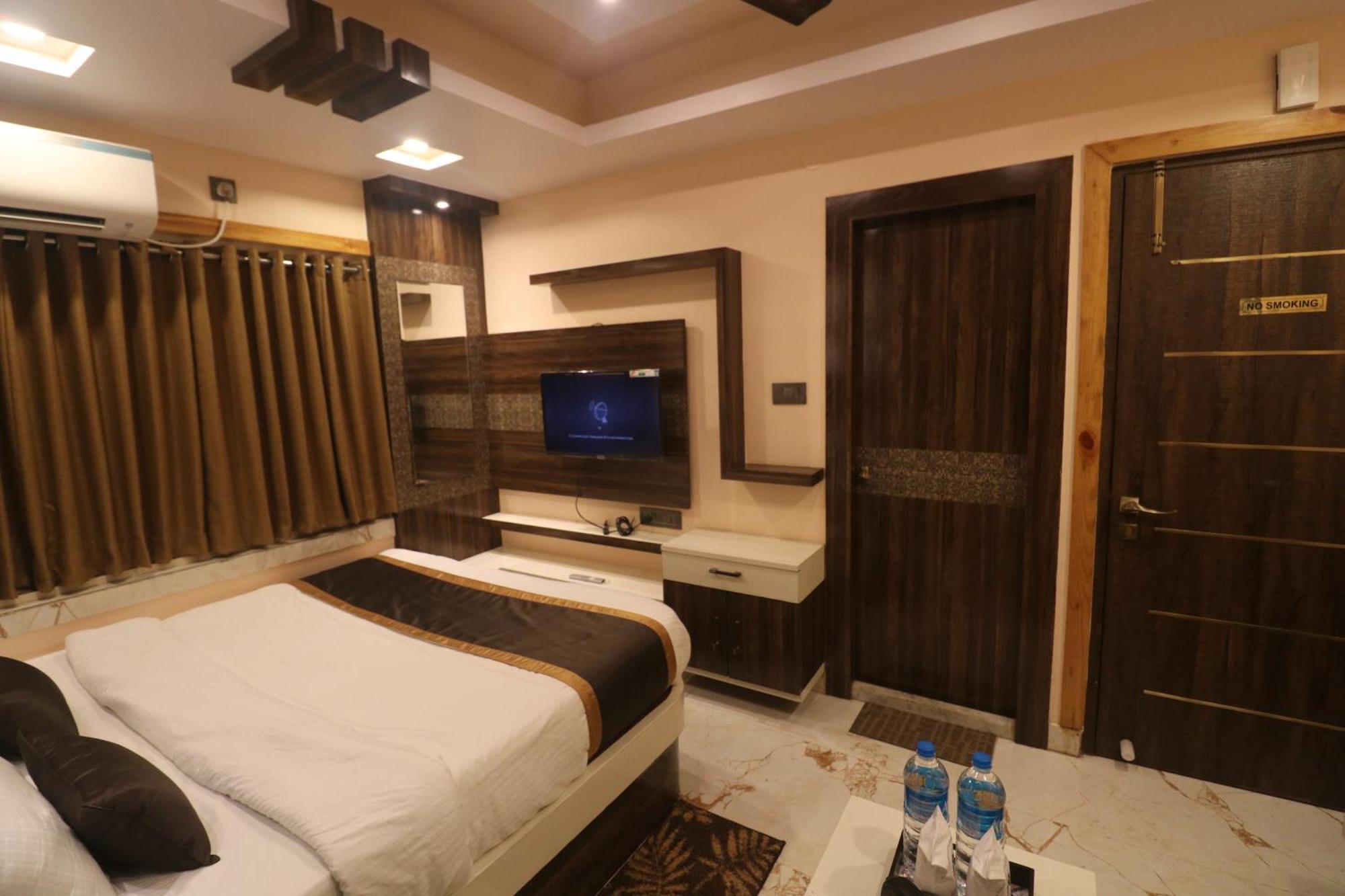 Mohar Residency Hotel Calcutta Buitenkant foto