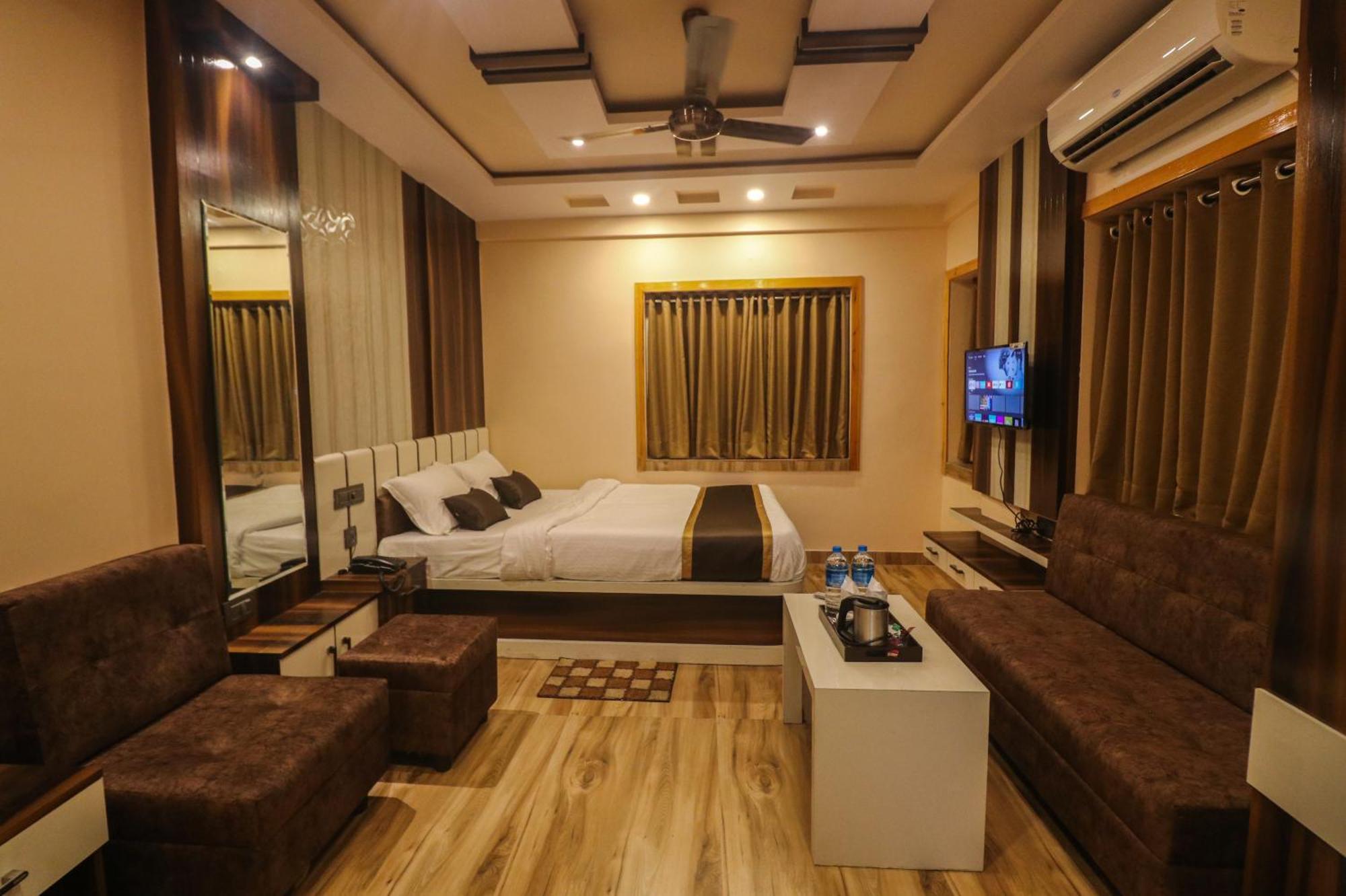 Mohar Residency Hotel Calcutta Buitenkant foto