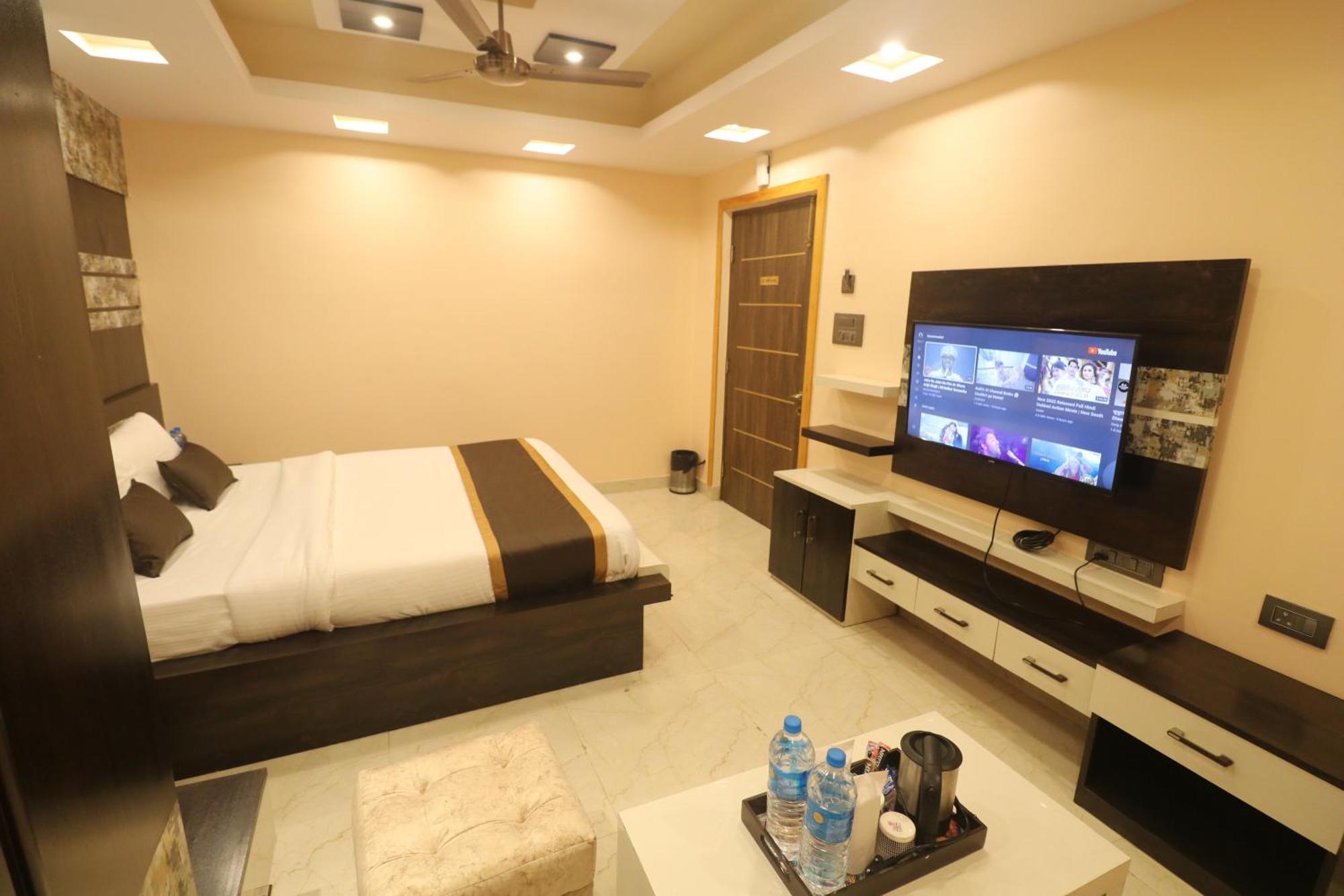Mohar Residency Hotel Calcutta Buitenkant foto