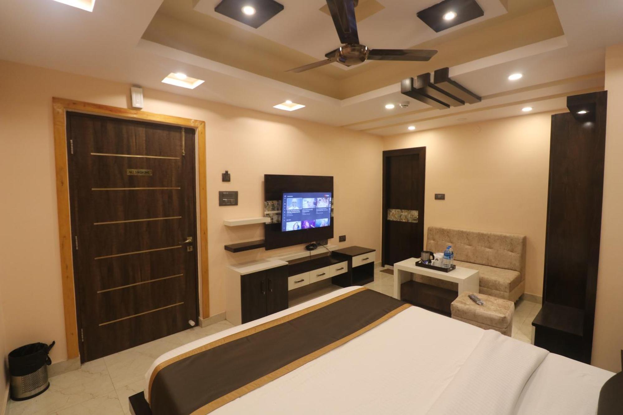 Mohar Residency Hotel Calcutta Buitenkant foto