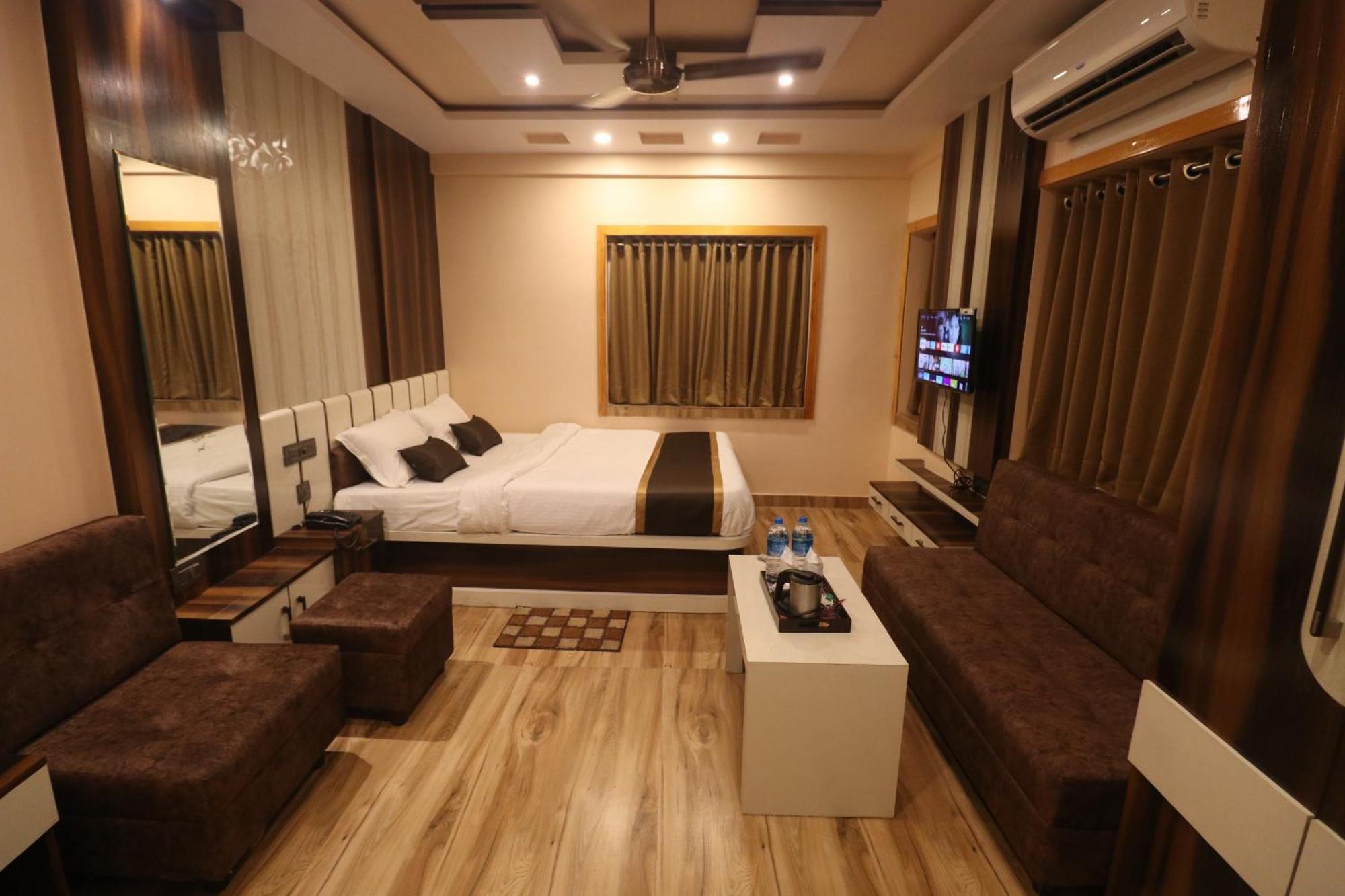 Mohar Residency Hotel Calcutta Buitenkant foto